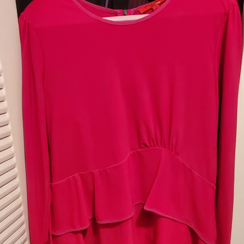 Trendy blouse with ruffle